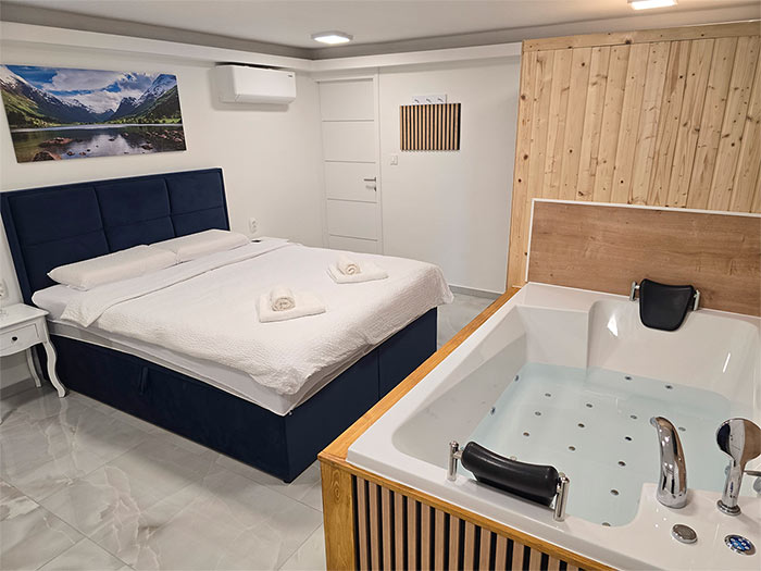 deluxe jacuzzi